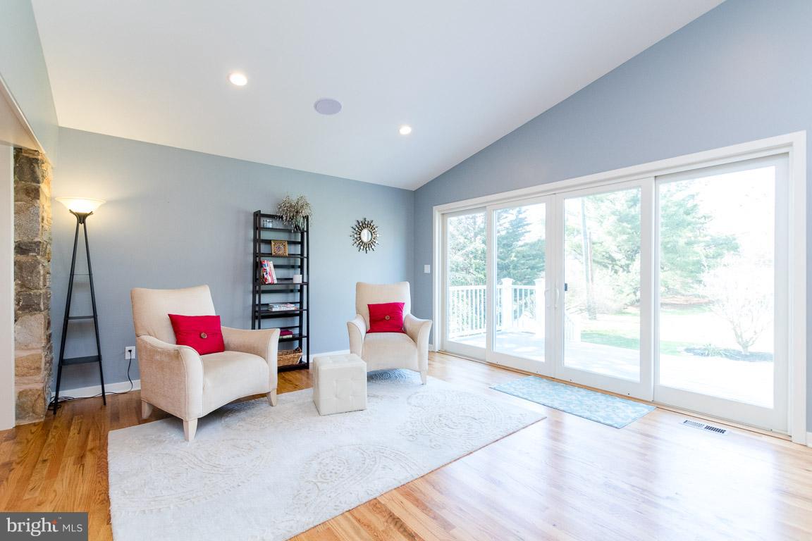 550 Valley View Road Baltimore, MD 21286 - Photo 13 of 30 Family Room leads to Trex deck in the back