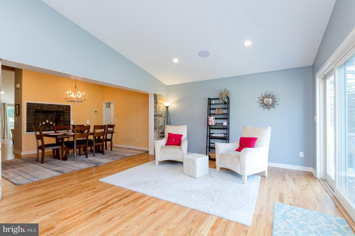 550 Valley View Road Baltimore, MD 21286 - Photo 14 of 30 Family Room off Kitchen - great for entertaining