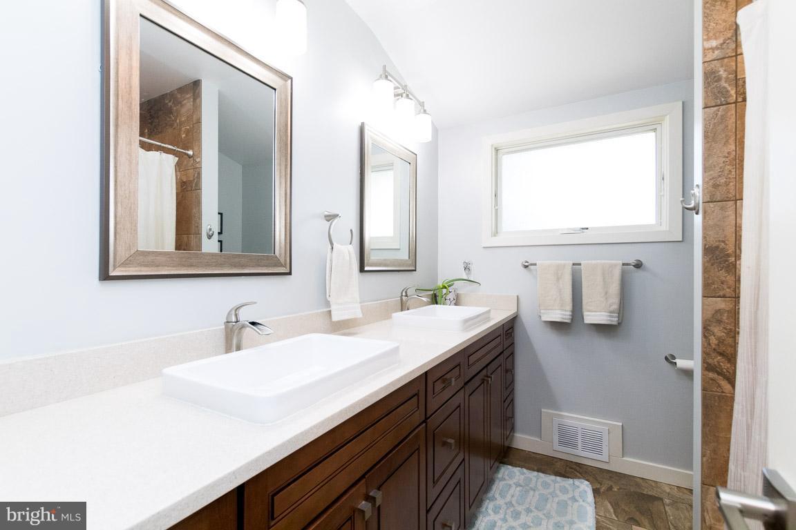 550 Valley View Road Baltimore, MD 21286 - Photo 17 of 30 Double vanity in hall bath