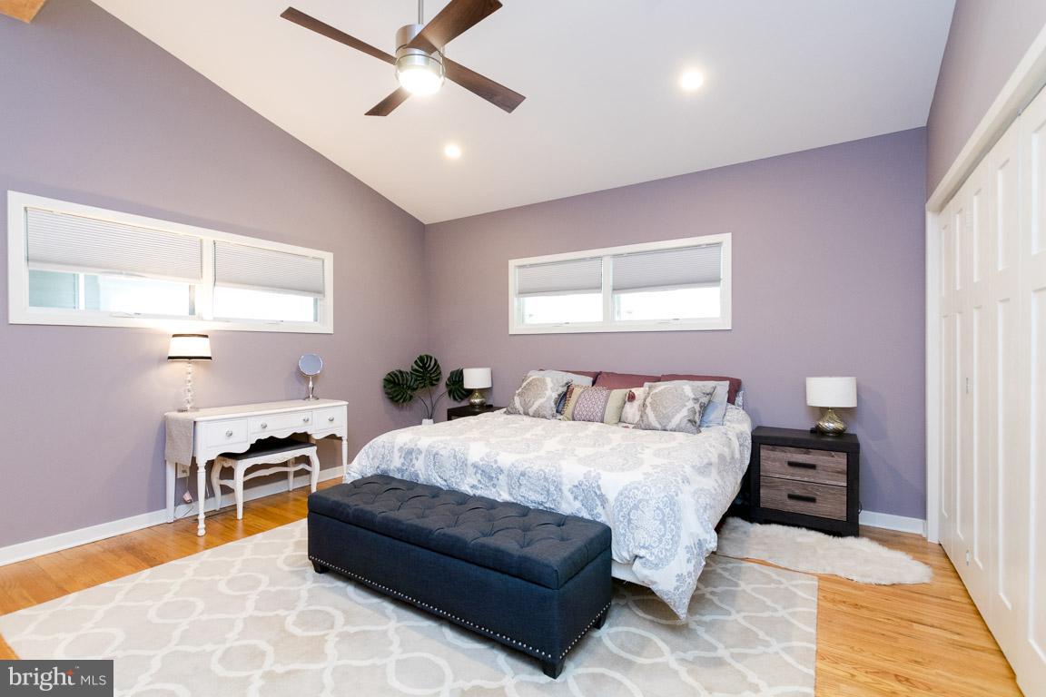 550 Valley View Road Baltimore, MD 21286 - Photo 5 of 30 Large Master with vaulted ceiling