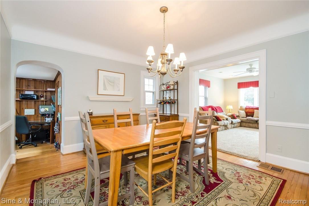 810 Lincoln Road Grosse Pointe, MI 48230 - Photo 10 of 45 010-Dining_Room-3617692-medium.jpg