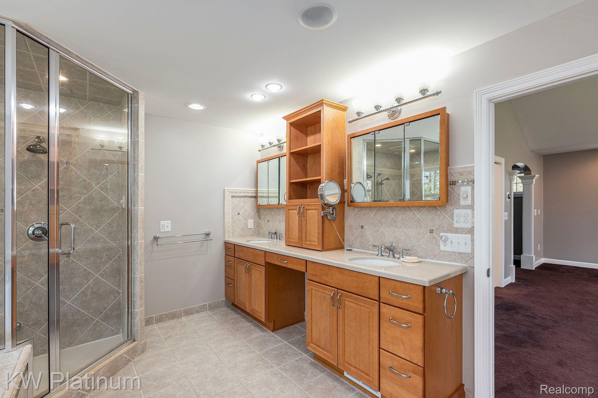 4525 Valley View Rochester, MI 48306 - Photo 15 of 49 Gallery Image 15