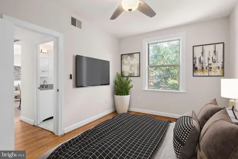 $350,000 | 1615 Kenyon Street Northwest, Unit 52, Washington, DC 20010