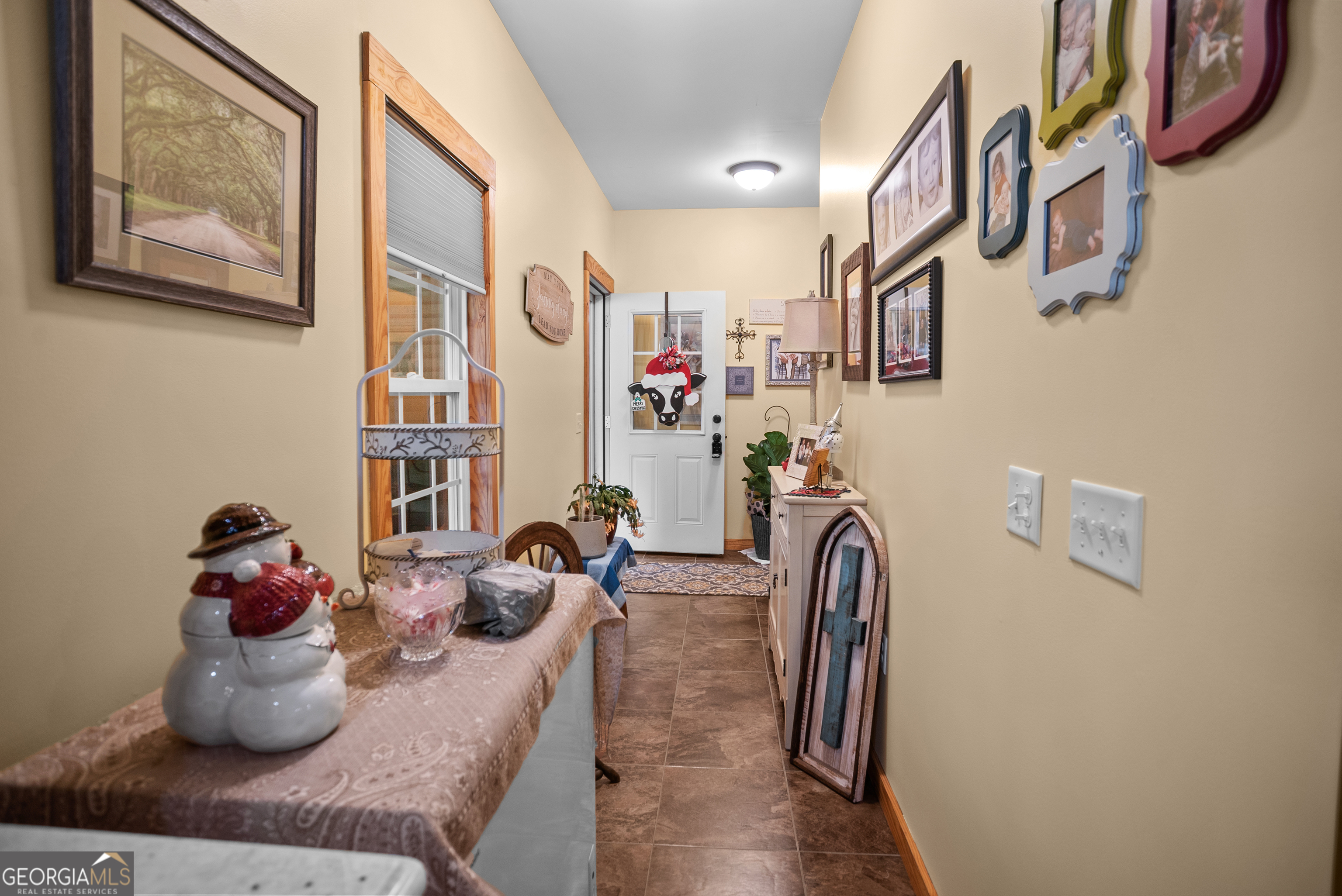 418 Oglesby Pond Road Portal, GA 30450 - Photo 10 of 56 a living room with patio furniture and a potted plant