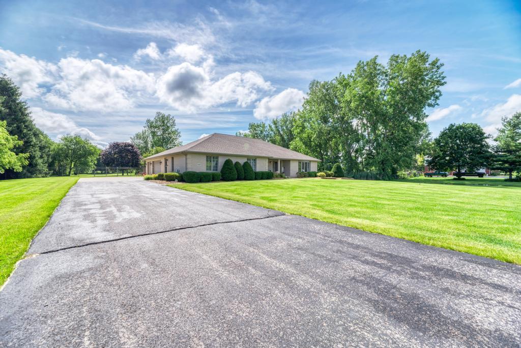 24031 South Schoolhouse Road Manhattan, IL 60442 - Photo 2 of 44