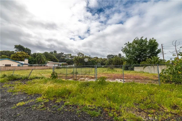 a house view with a outdoor space