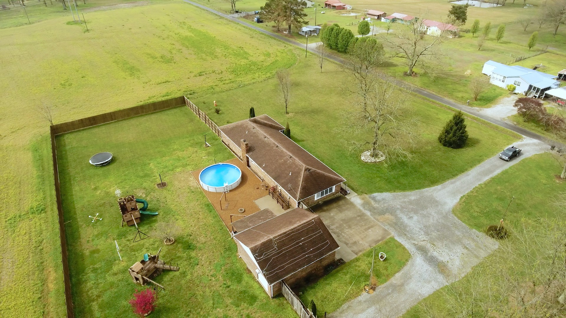 96 Bates Road Taft, TN 38488 - Photo 2 of 39