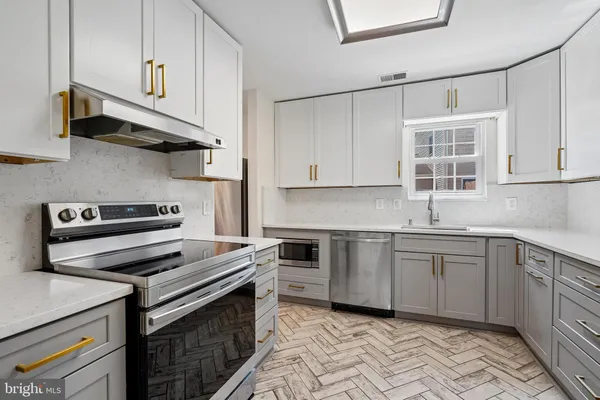 $3,100 | 13505 Coates Lane, Herndon, VA 20171