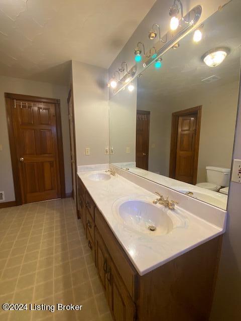 9143 Loretto Road Loretto, KY 40037 - Photo 14 of 46 Double Vanity Sink