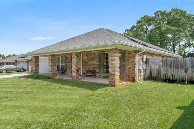 a view of a house with backyard and porch
