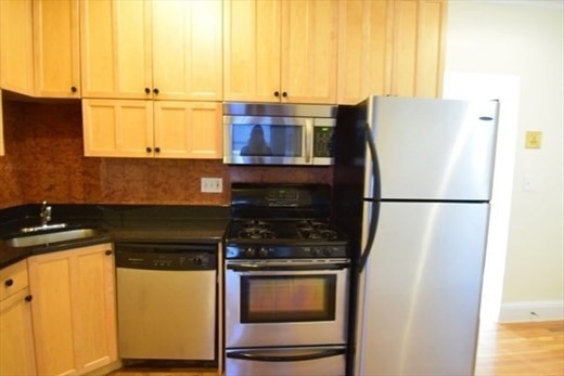 73 Thatcher Street, Unit 302 Brookline, MA 02446 - Photo 4 of 12