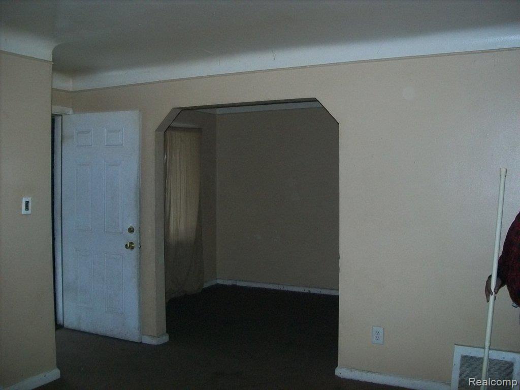 18659 Runyon Street Detroit, MI 48234 - Photo 4 of 6 living room 2 pic