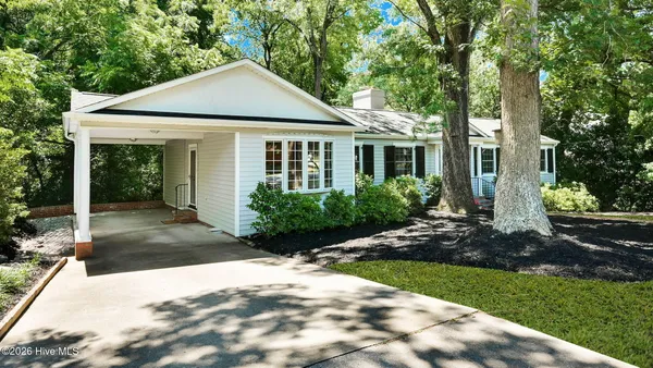 $475,000 | 141 East Longmeadow Road, Greenville, NC 27858