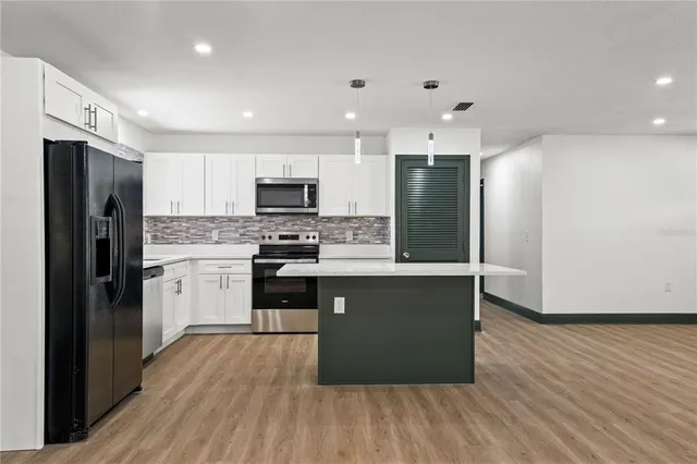 $650,000 | 1002 Friendship Lane, Lutz, FL 33548