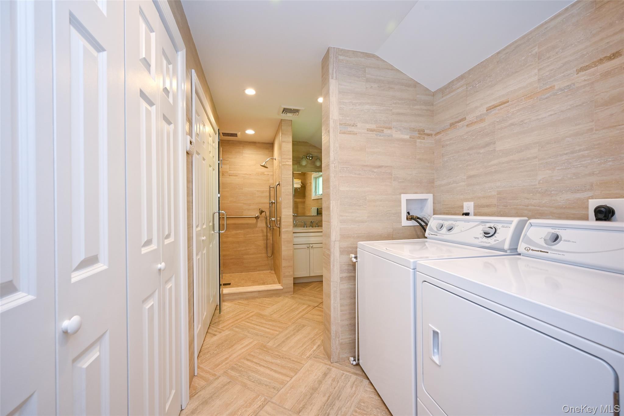 8 Roundabout Road Smithtown, NY 11787 - Photo 11 of 25
