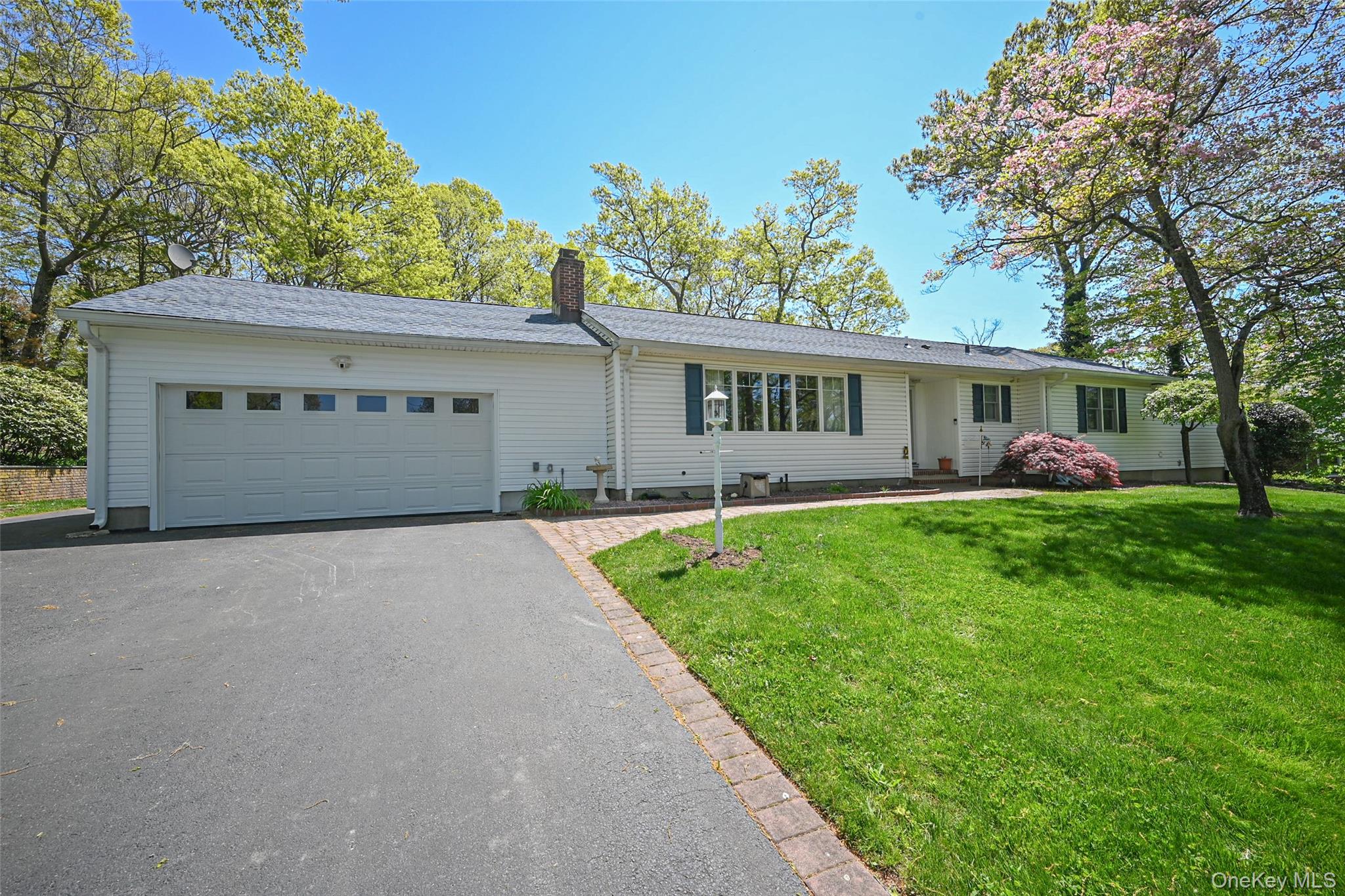 8 Roundabout Road Smithtown, NY 11787 - Photo 2 of 25