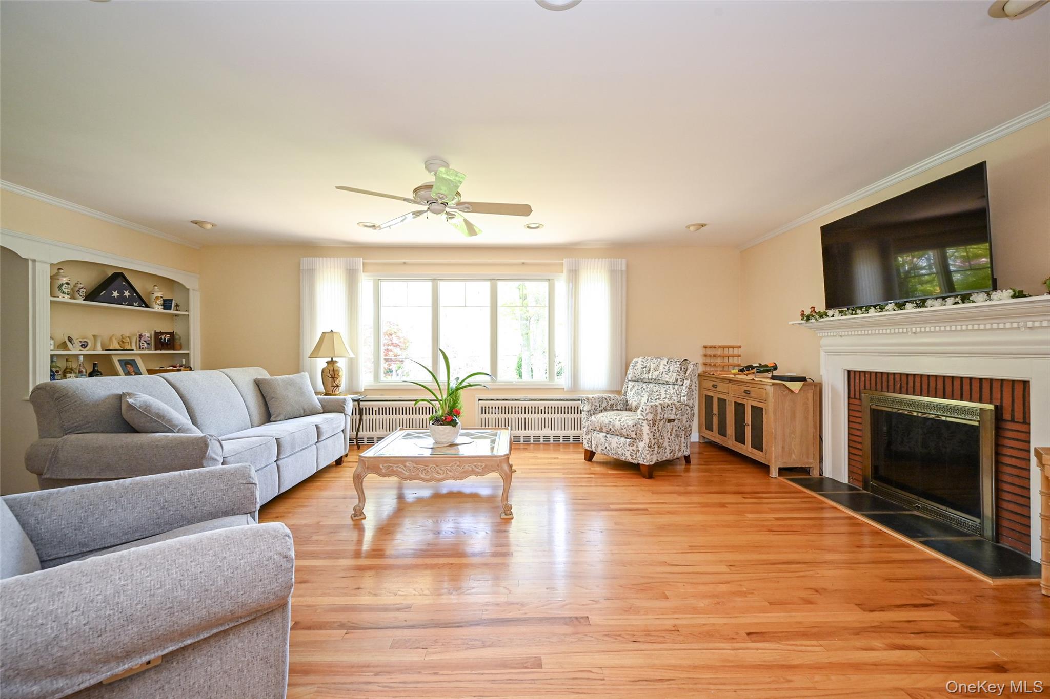 8 Roundabout Road Smithtown, NY 11787 - Photo 3 of 25