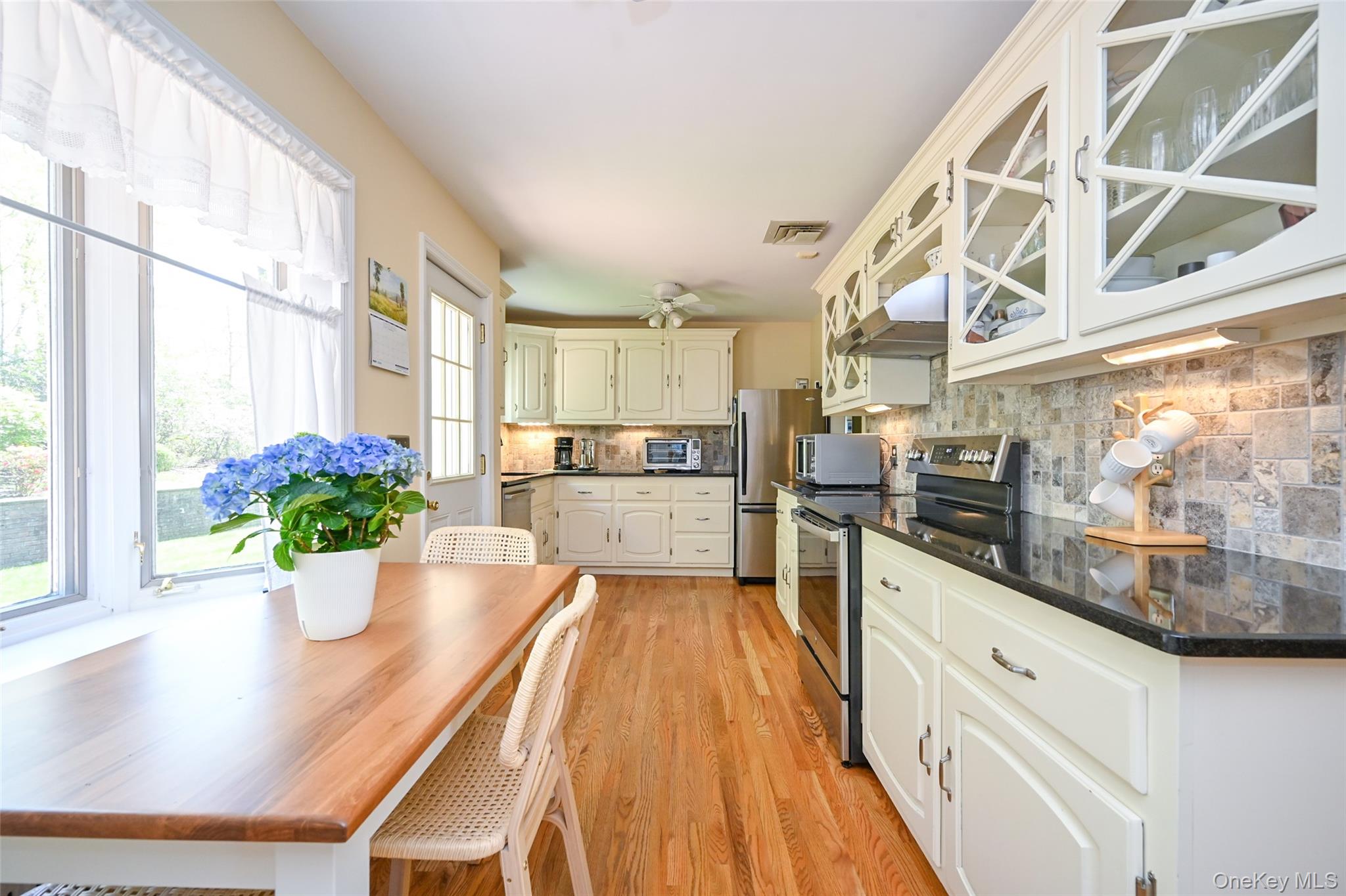 8 Roundabout Road Smithtown, NY 11787 - Photo 6 of 25