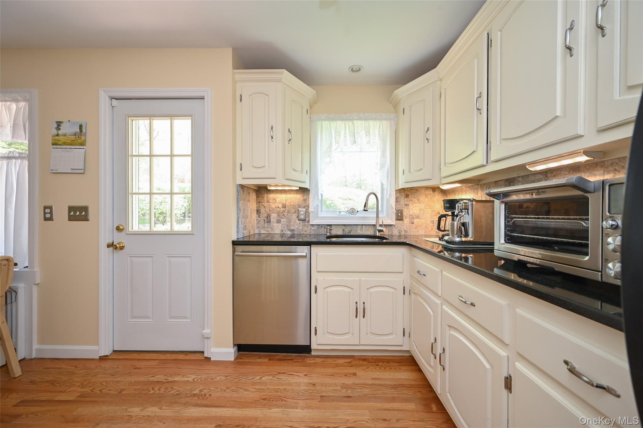 8 Roundabout Road Smithtown, NY 11787 - Photo 7 of 25