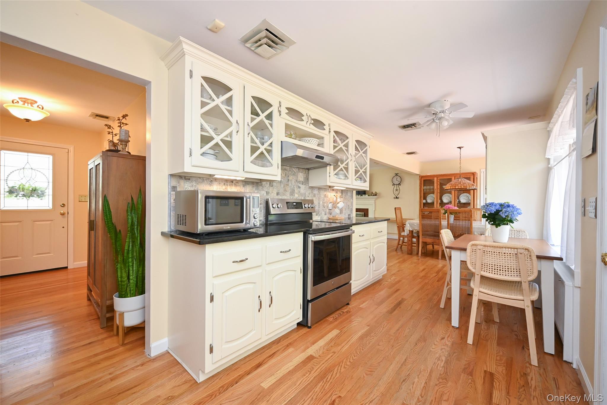 8 Roundabout Road Smithtown, NY 11787 - Photo 8 of 25