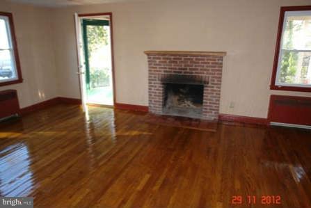 6124 Hunt Club Road Elkridge, MD 21075 - Photo 3 of 7 Living Room