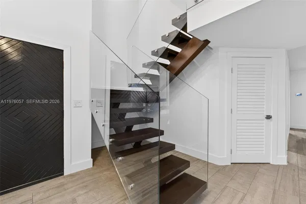 $8,999 | Central Gables, Coral Gables, FL 33134