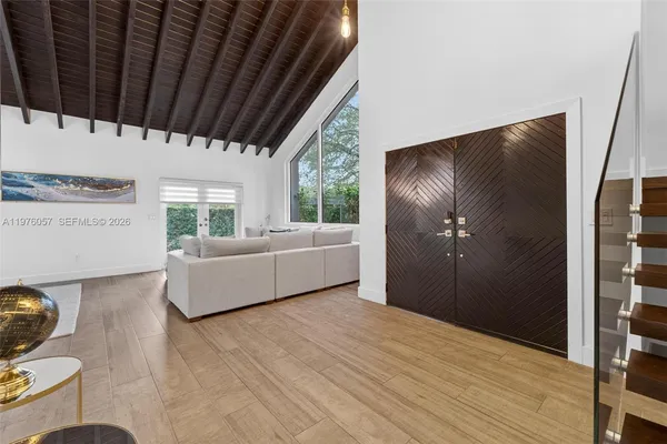 $8,999 | Central Gables, Coral Gables, FL 33134