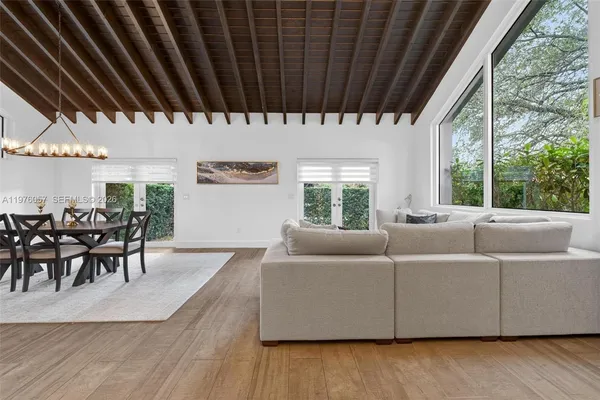 $8,999 | Central Gables, Coral Gables, FL 33134