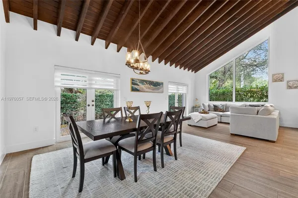 $8,999 | Central Gables, Coral Gables, FL 33134