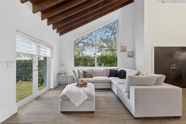 $8,999 | Central Gables, Coral Gables, FL 33134