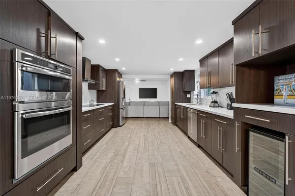 $8,999 | Central Gables, Coral Gables, FL 33134