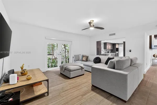 $8,999 | Central Gables, Coral Gables, FL 33134