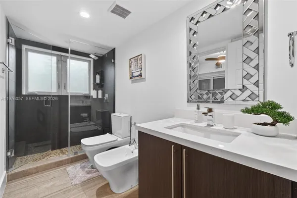 $8,999 | Central Gables, Coral Gables, FL 33134