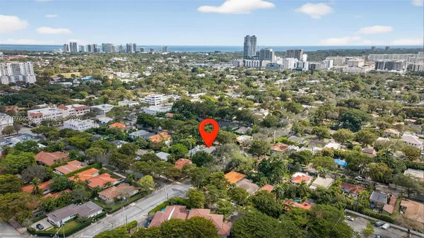 $8,999 | Central Gables, Coral Gables, FL 33134