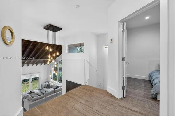 $8,999 | Central Gables, Coral Gables, FL 33134