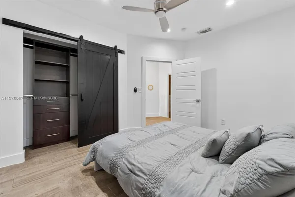 $8,999 | Central Gables, Coral Gables, FL 33134