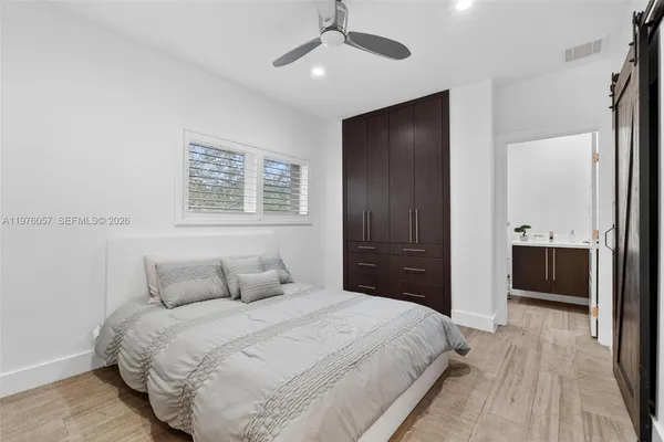 $8,999 | Central Gables, Coral Gables, FL 33134