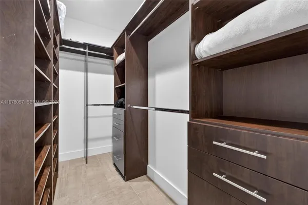 $8,999 | Central Gables, Coral Gables, FL 33134