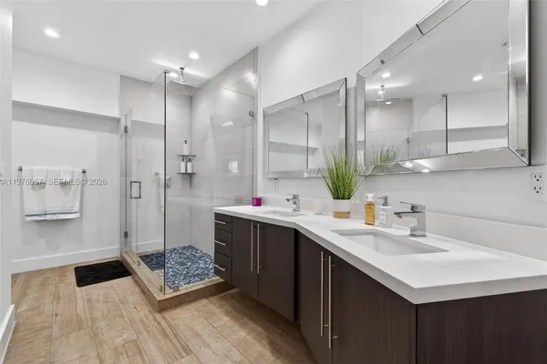 $8,999 | Central Gables, Coral Gables, FL 33134