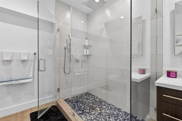 $8,999 | Central Gables, Coral Gables, FL 33134