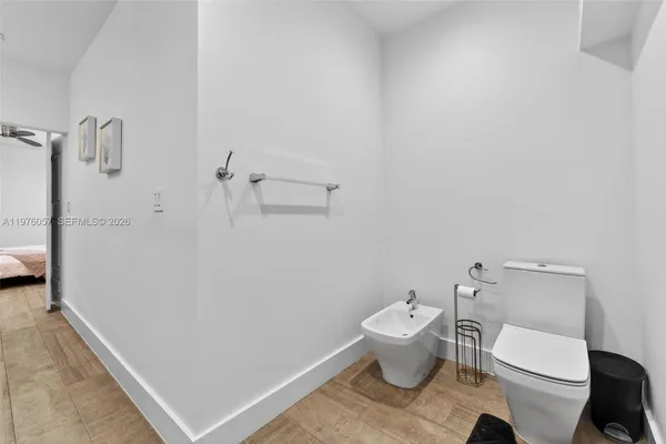 $8,999 | Central Gables, Coral Gables, FL 33134