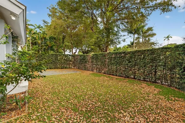$8,999 | Central Gables, Coral Gables, FL 33134