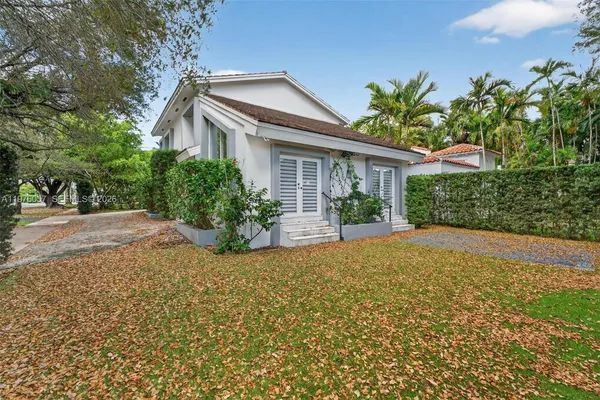 $8,999 | Central Gables, Coral Gables, FL 33134