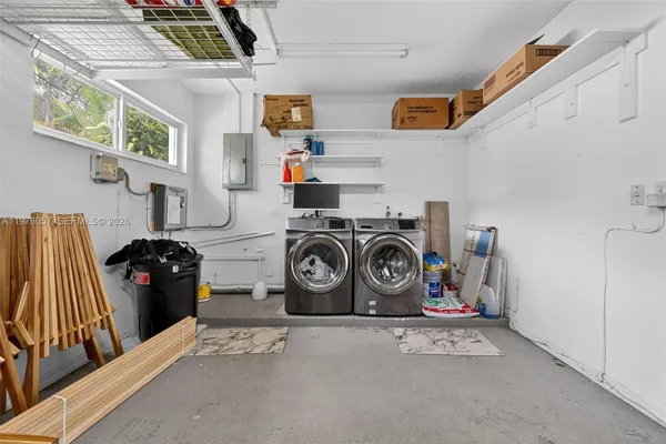 $8,999 | Central Gables, Coral Gables, FL 33134