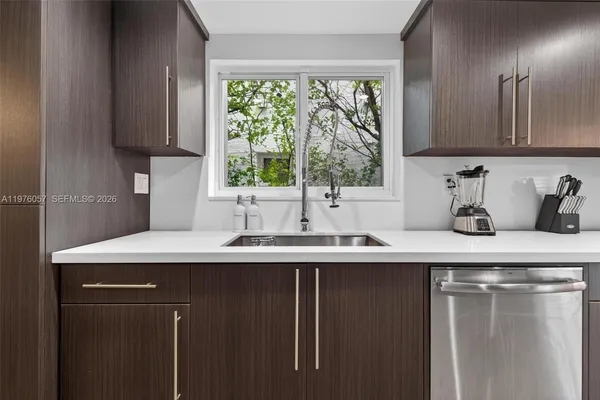 $8,999 | Central Gables, Coral Gables, FL 33134