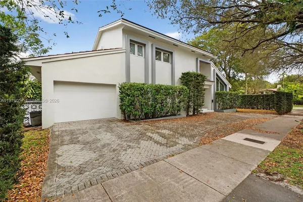 $8,999 | Central Gables, Coral Gables, FL 33134