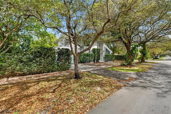 $8,999 | Central Gables, Coral Gables, FL 33134