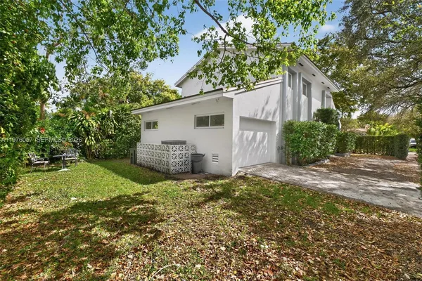 $8,999 | Central Gables, Coral Gables, FL 33134
