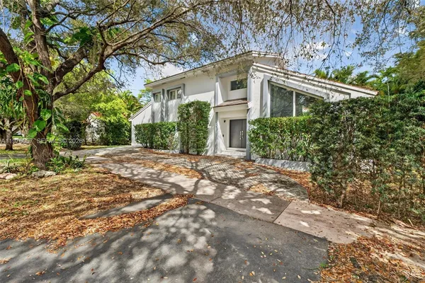 $8,999 | Central Gables, Coral Gables, FL 33134