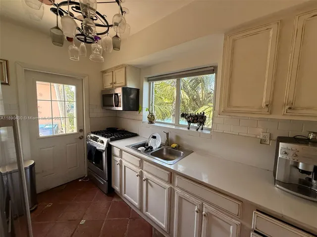 $500,000 | 1785 Calais Drive, Unit 8, Miami Beach, FL 33141